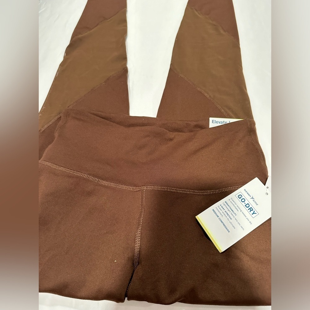 Old Navy High-Waisted Elevate Mesh-Trim Compression Size Large - Picture 11 of 14